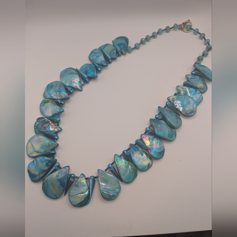 Blue Shell Necklace - Picture 2 of 4
